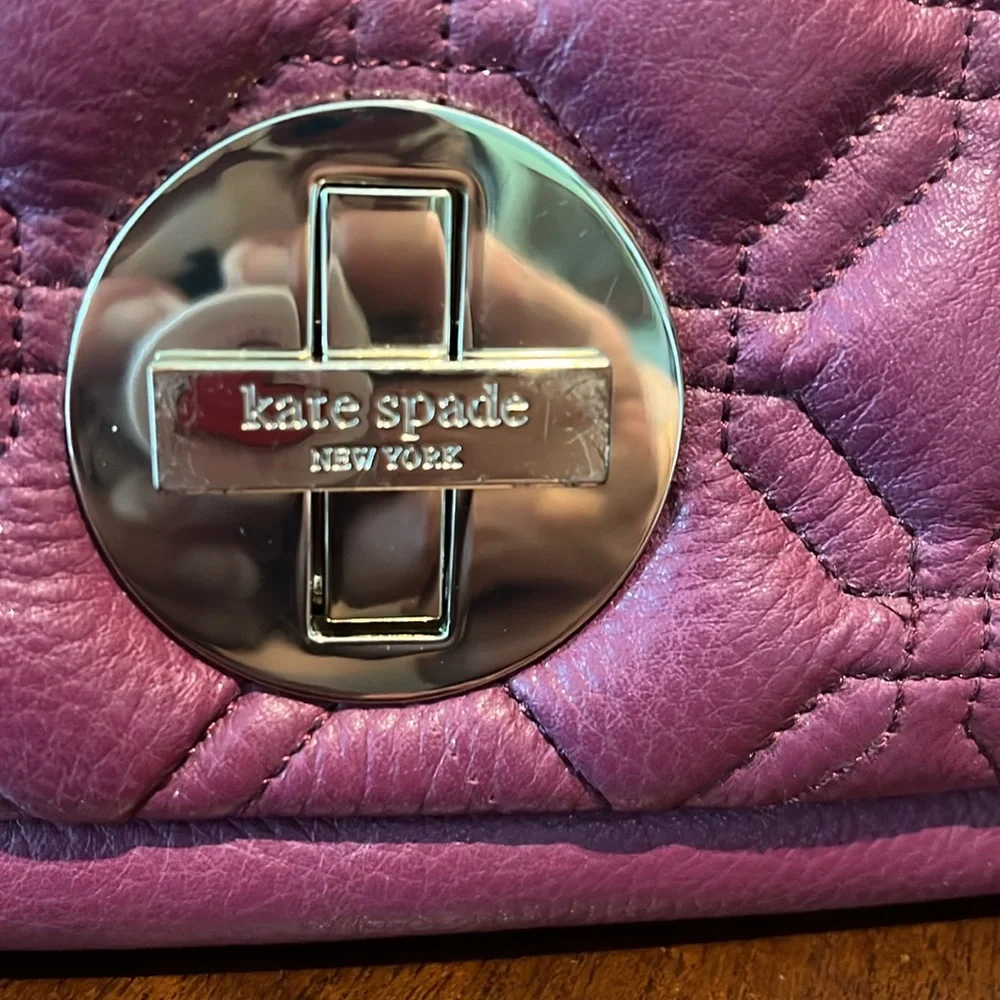 Kate Spade  Astor Court Naomi Crossbody bag  Quilted  Leather Raspberry Turnlock - Picture 4 of 17